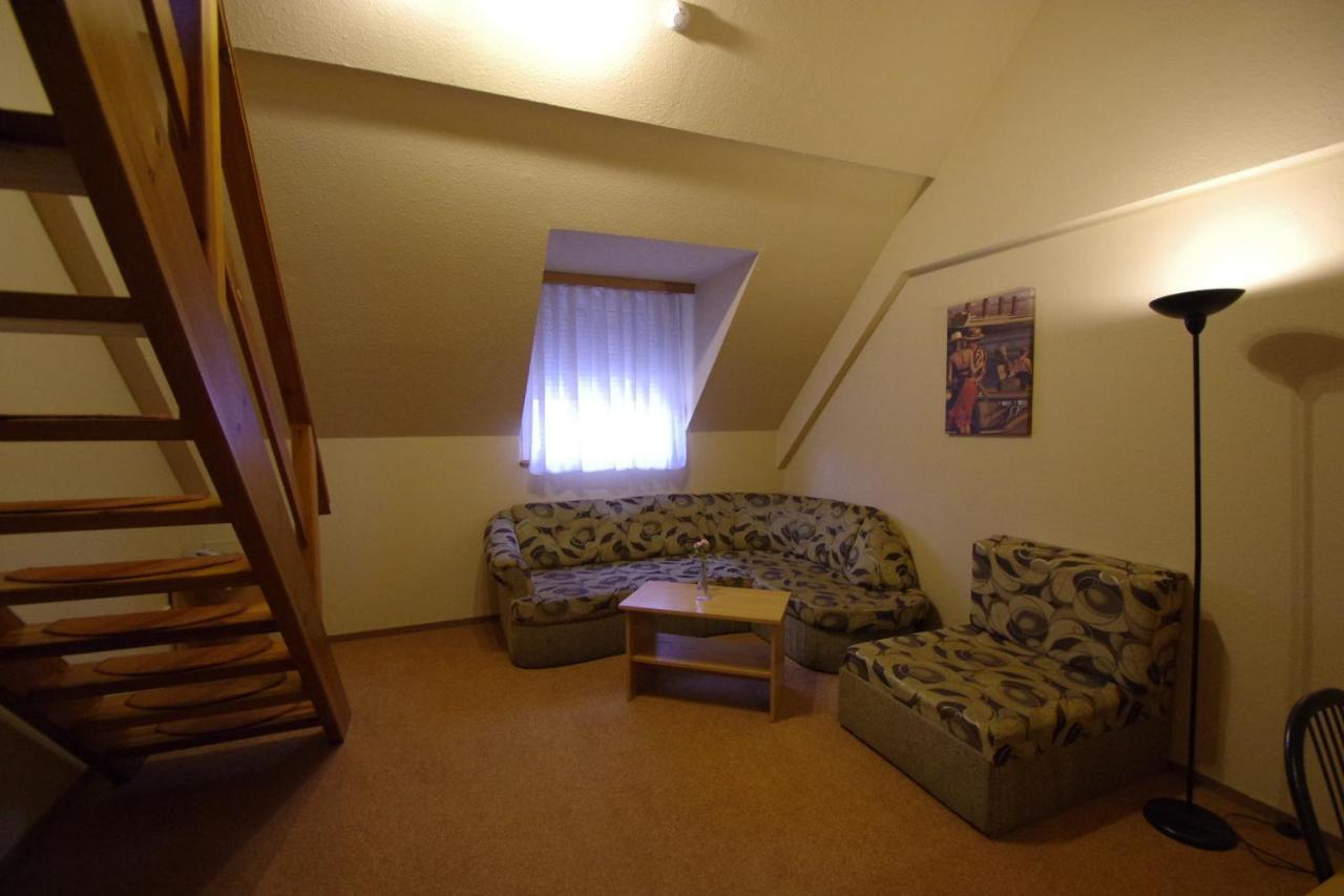 Hotel Vadaszkuert Superior Szekesfehervar Bagian luar foto