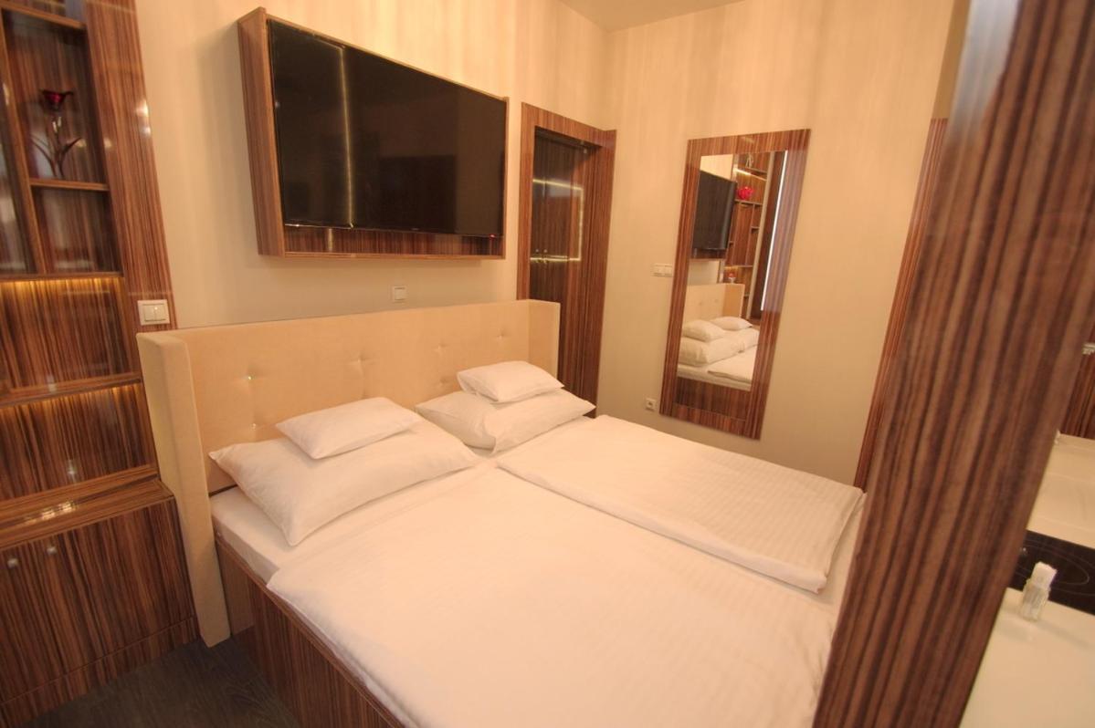 Hotel Vadaszkuert Superior Szekesfehervar Bagian luar foto