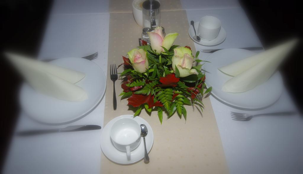 Hotel Vadaszkuert Superior Szekesfehervar Bagian luar foto