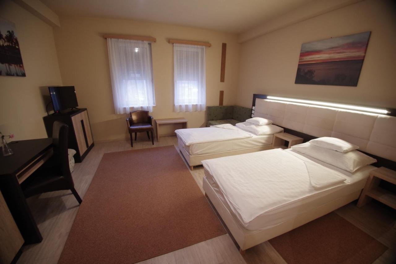 Hotel Vadaszkuert Superior Szekesfehervar Bagian luar foto