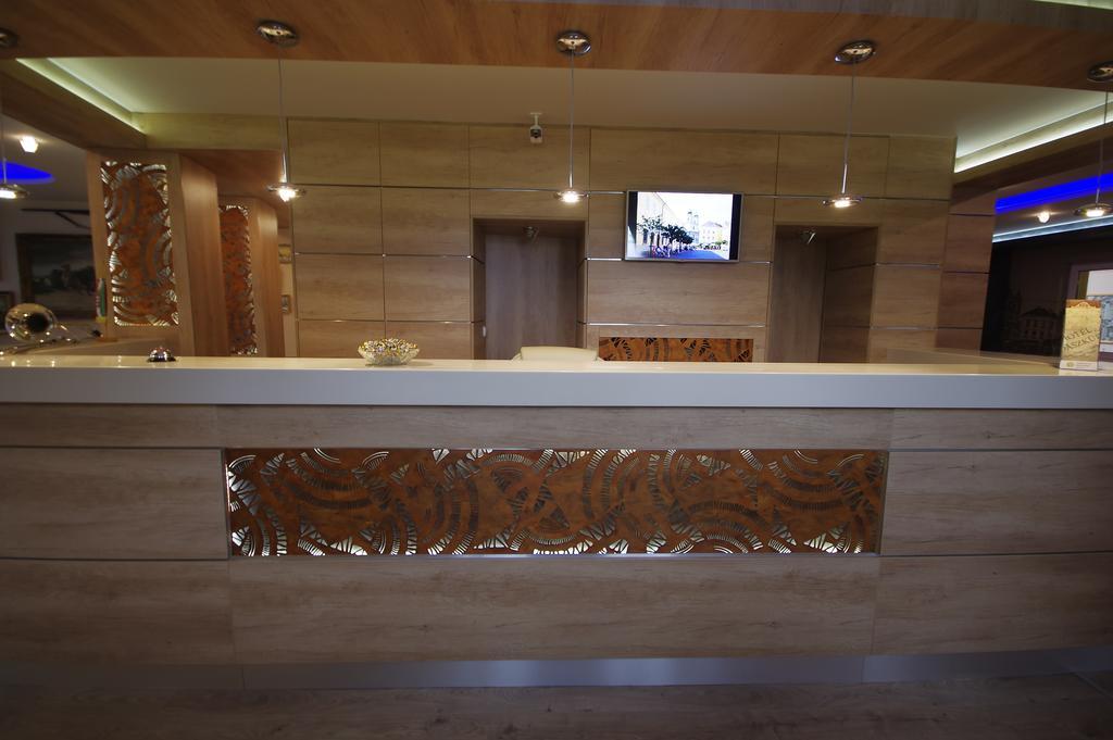 Hotel Vadaszkuert Superior Szekesfehervar Bagian luar foto