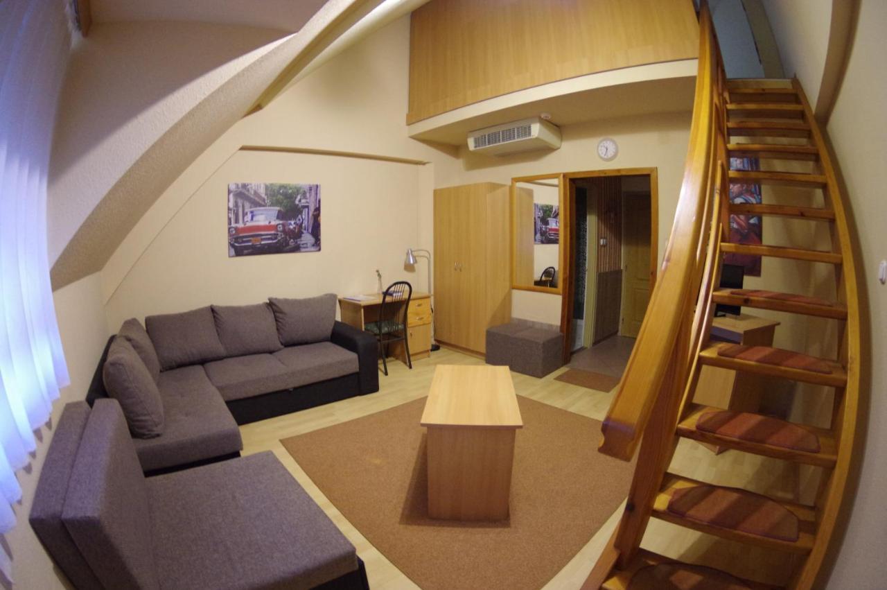 Hotel Vadaszkuert Superior Szekesfehervar Bagian luar foto